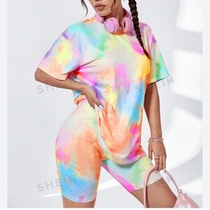 🦋 2 Piece Tie-Dye Short Set from Amazon Ladies Size:L Polyester and spandex NWOT